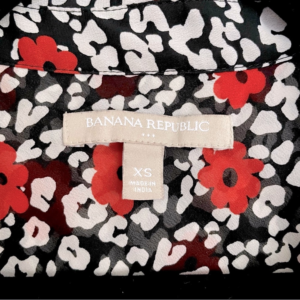 Women’s Banana Republic Floral Sleeveless Blouse in Black/White/Red - XS - Picture 5 of 9